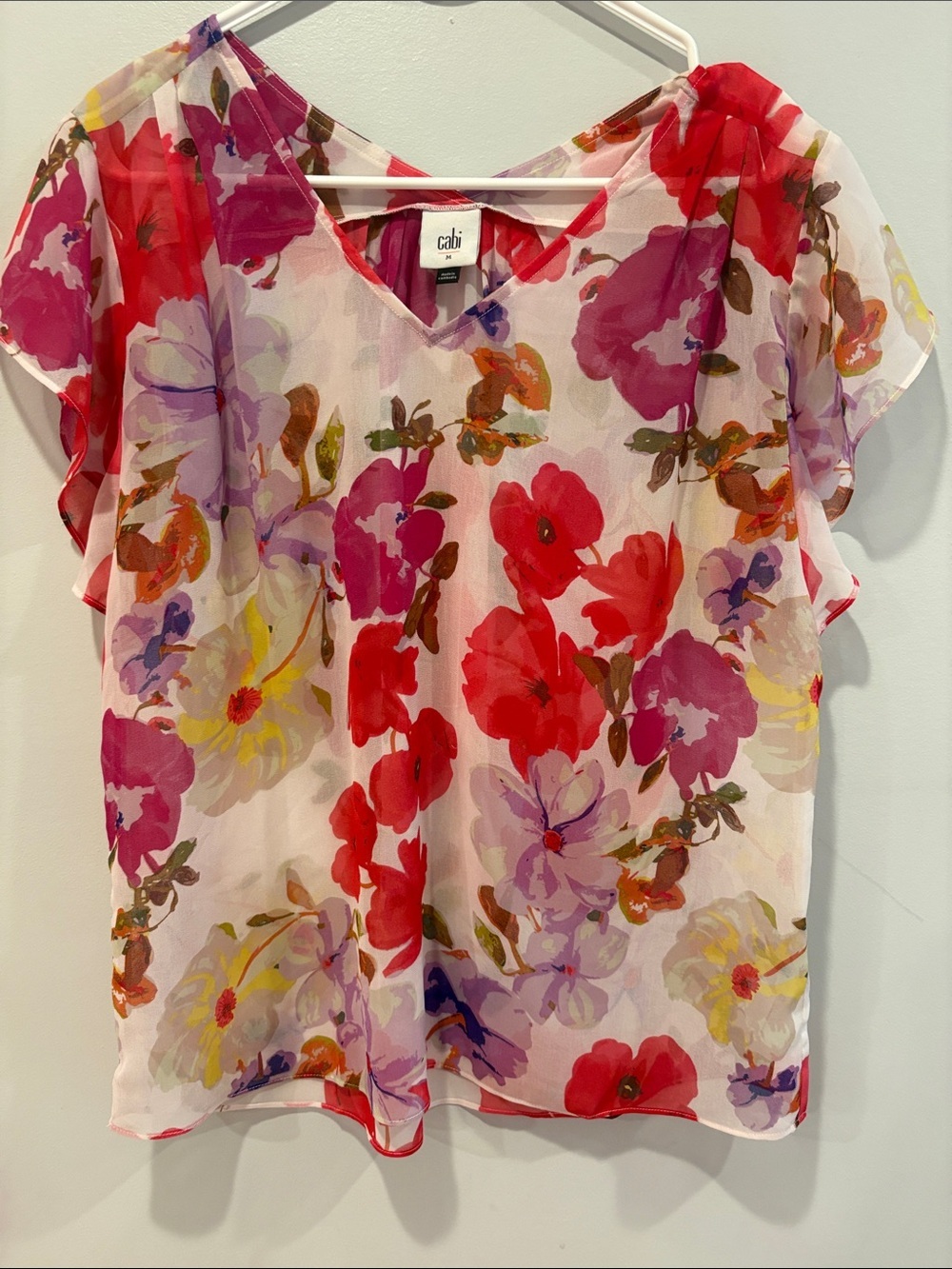 CAbi Floral V-Neck Flutter Sleeve Blouse in Pink, Red, Purple ptp 22
